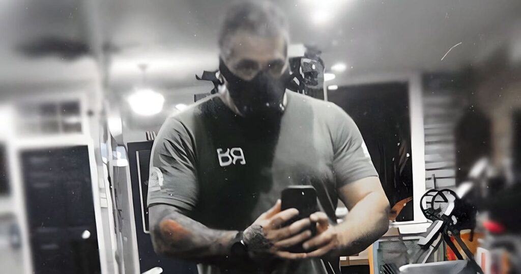 Michael Saad taking a gym photo while preparing to return to the police academy